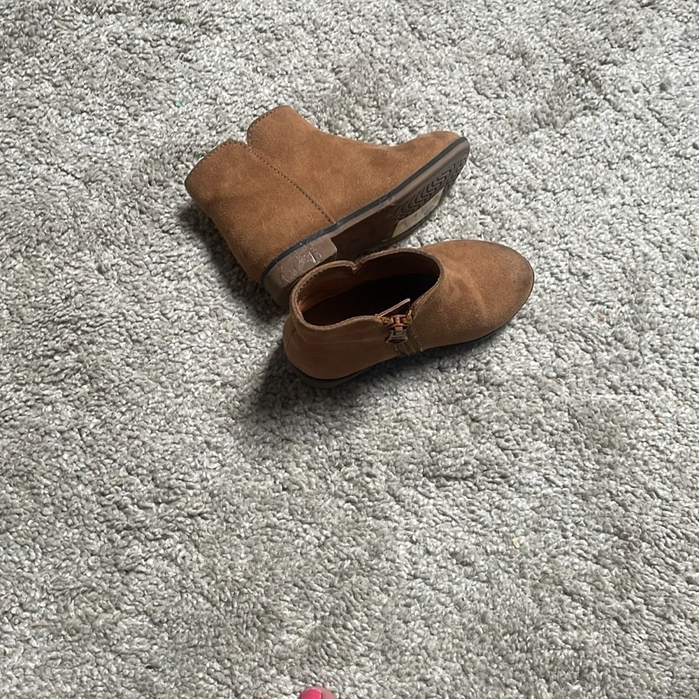 Cat and Jack camel suede boots zippered tiny people on the 5’s